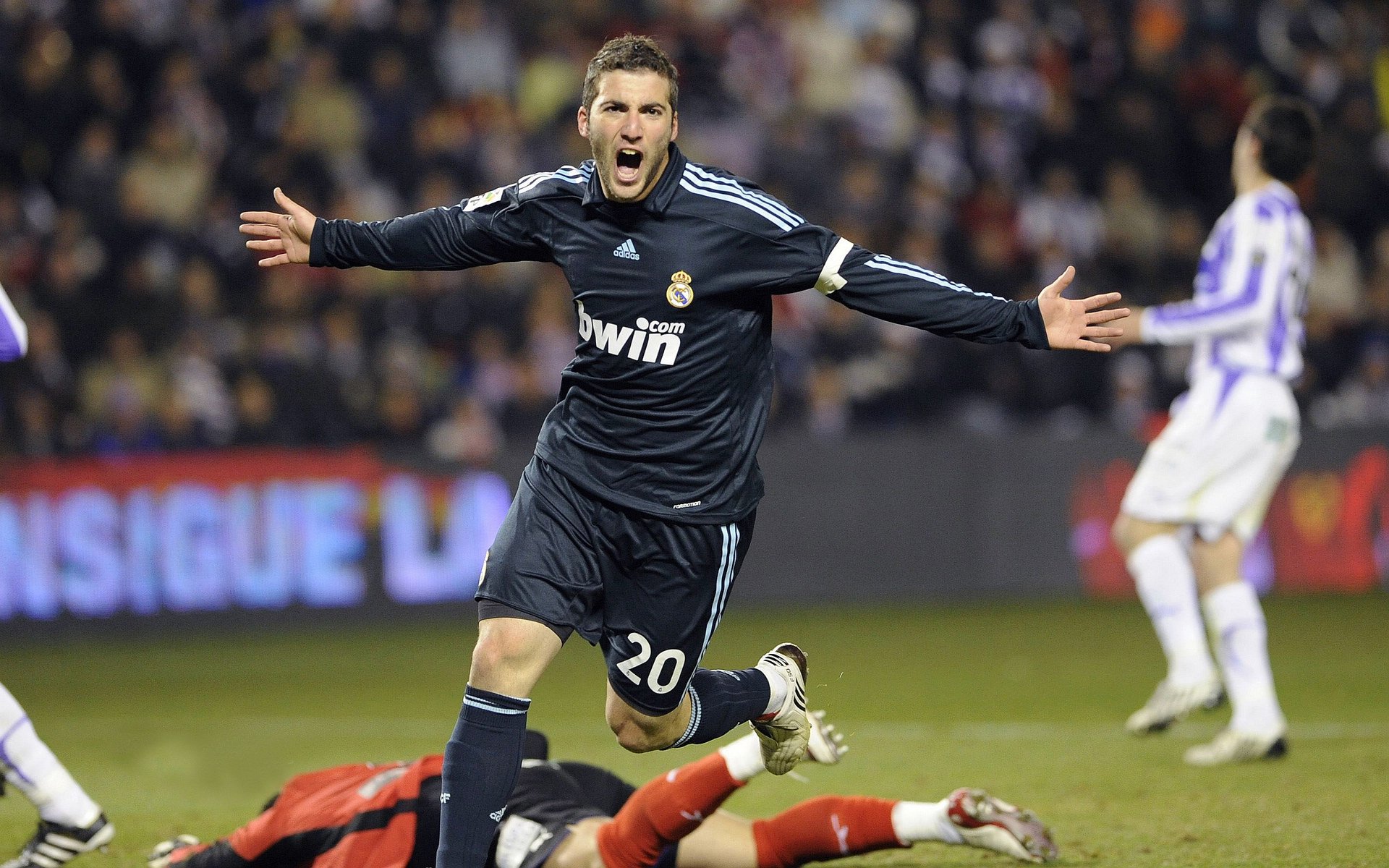 德布劳内连续十五场比赛得分超过精彩发挥，TL挑战极限！